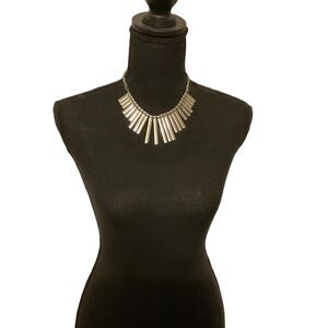 TrendyFashionJewelry Silver Metal Fan-Shaped Accents Necklace Size Unisex